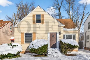 19719 Sunset Dr in Warrensville Heights, OH - Building Photo