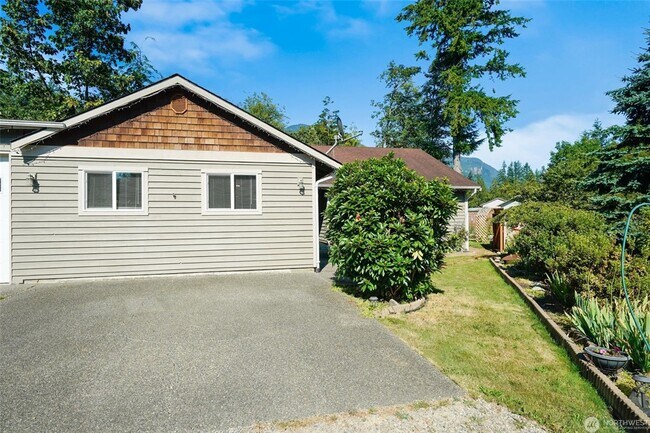 16107 Goldbar Blvd in Gold Bar, WA - Building Photo - Building Photo