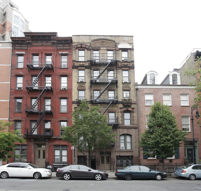 19 Stuyvesant St in New York, NY - Building Photo - Building Photo