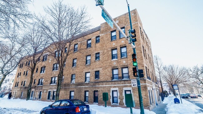 property at 2959 N Damen Ave
