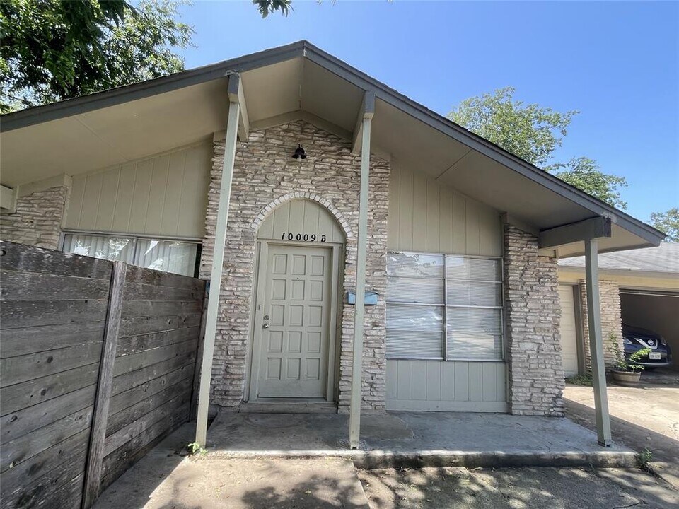 10009 Quail Valley Blvd in Austin, TX - Building Photo