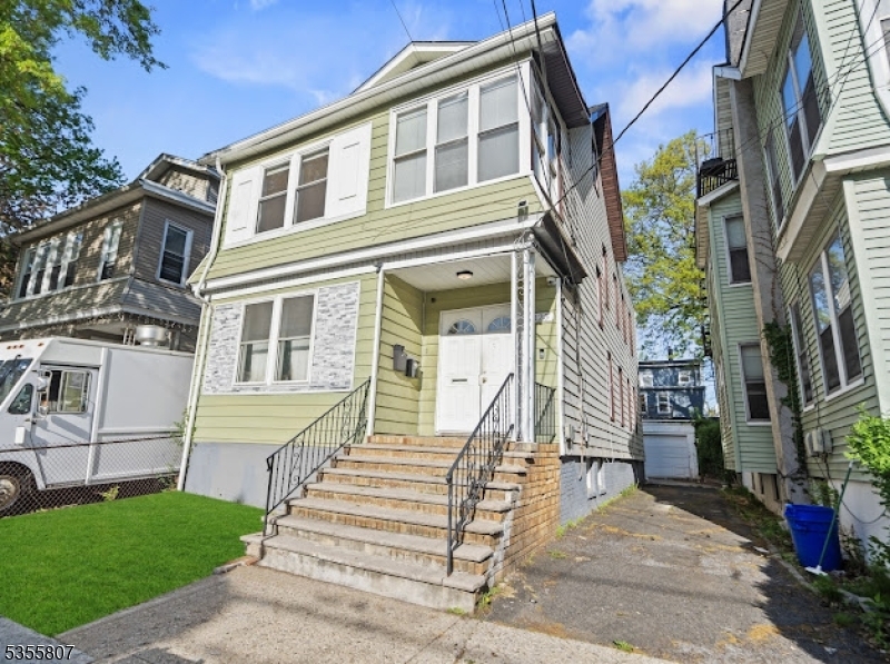 125 Columbia Ave in Newark, NJ - Building Photo