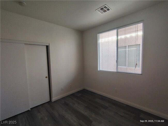 property at 5526 Cresent Valley St