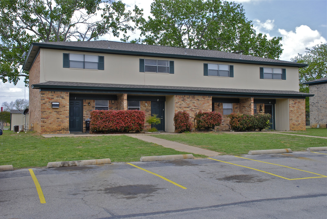 Chaparral Townhomes in Joshua, TX - Building Photo