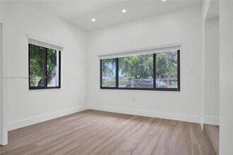 10424 NW 33rd Ave in Miami, FL - Building Photo - Building Photo