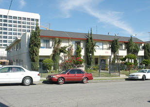 4641 La Mirada Ave in Los Angeles, CA - Building Photo - Building Photo