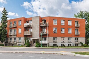 960 Montréal Av in St. Laurent, QC - Building Photo