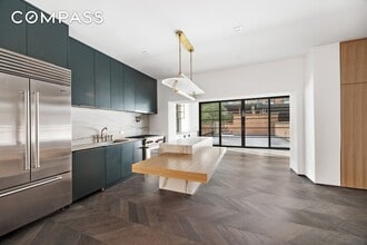 340 Albany St in New York, NY - Building Photo - Building Photo