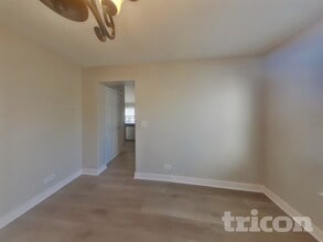 220 Winding Canyon Way in Algonquin, IL - Building Photo - Building Photo