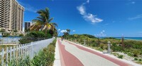 2457 Collins Ave, Unit 903 in Miami Beach, FL - Foto de edificio - Building Photo