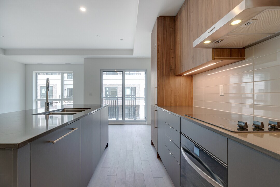 6 Red Squirrel Ln. in Richmond Hill, ON - Building Photo