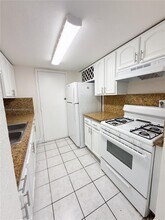 1660 NE 150th St-Unit -209 in Miami, FL - Foto de edificio - Building Photo