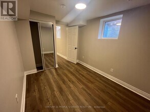 973 Francine Cres in Mississauga, ON - Building Photo - Building Photo