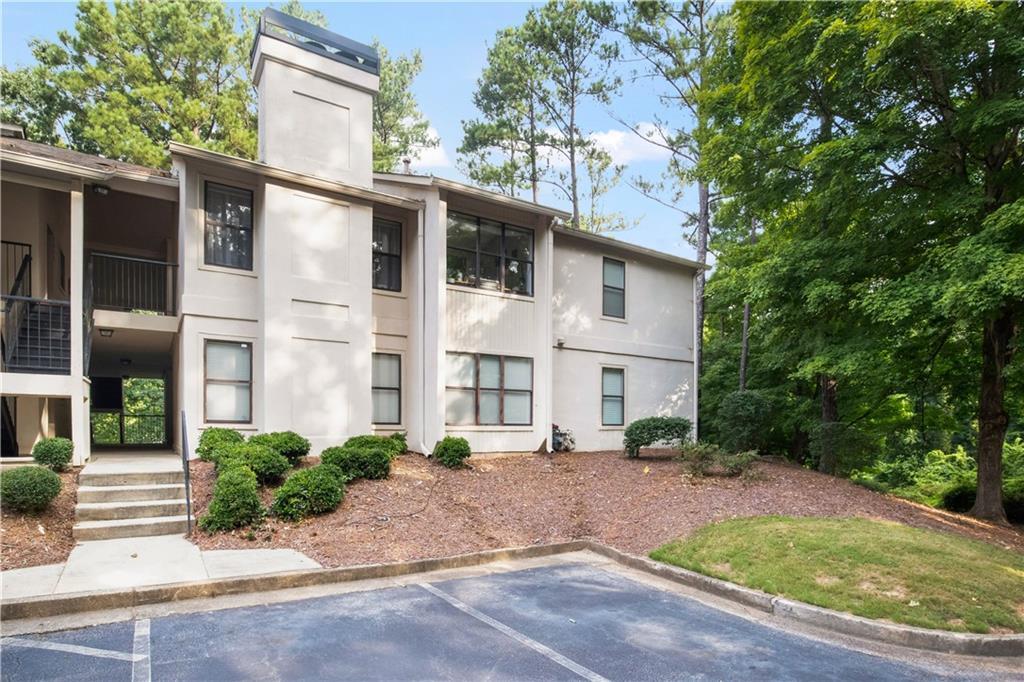 1312 Old Hammond Chase in Sandy Springs, GA - Building Photo
