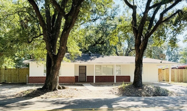 4216 Fairfields Ave in Baton Rouge, LA - Building Photo - Building Photo