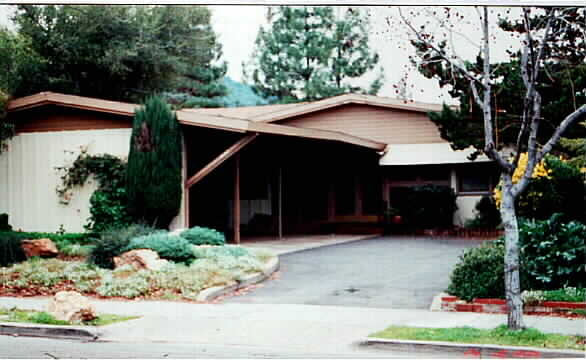 439 University Ave in Los Gatos, CA - Foto de edificio
