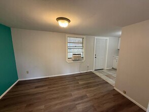 1233 Virginia Dr in Orlando, FL - Building Photo - Building Photo