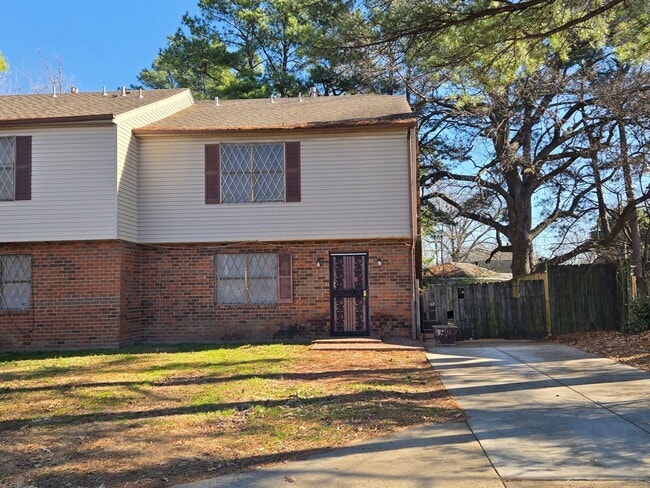 property at 2874 S Mendenhall Rd