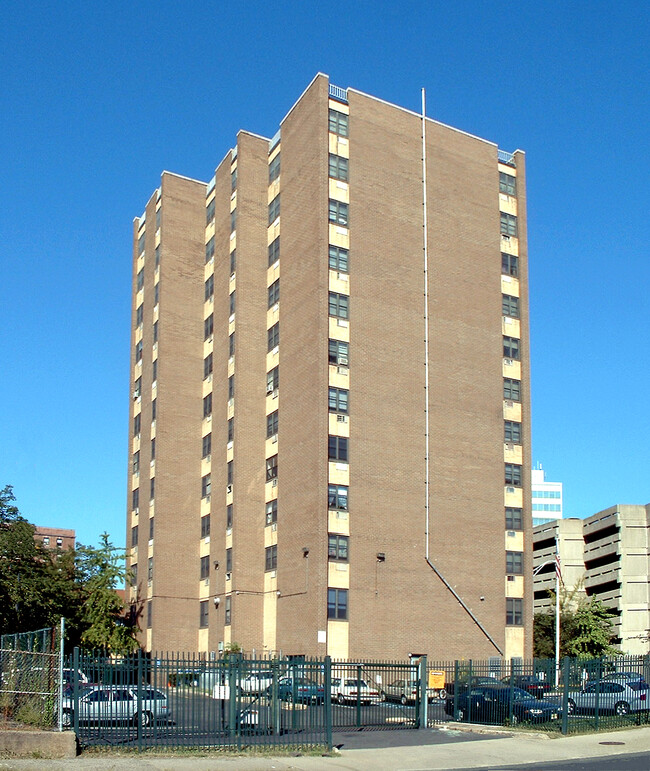 Gordon Canfield Plaza in Paterson, NJ - Building Photo - Building Photo