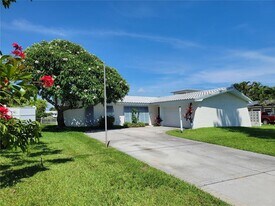12035 6th St E in Treasure Island, FL - Building Photo
