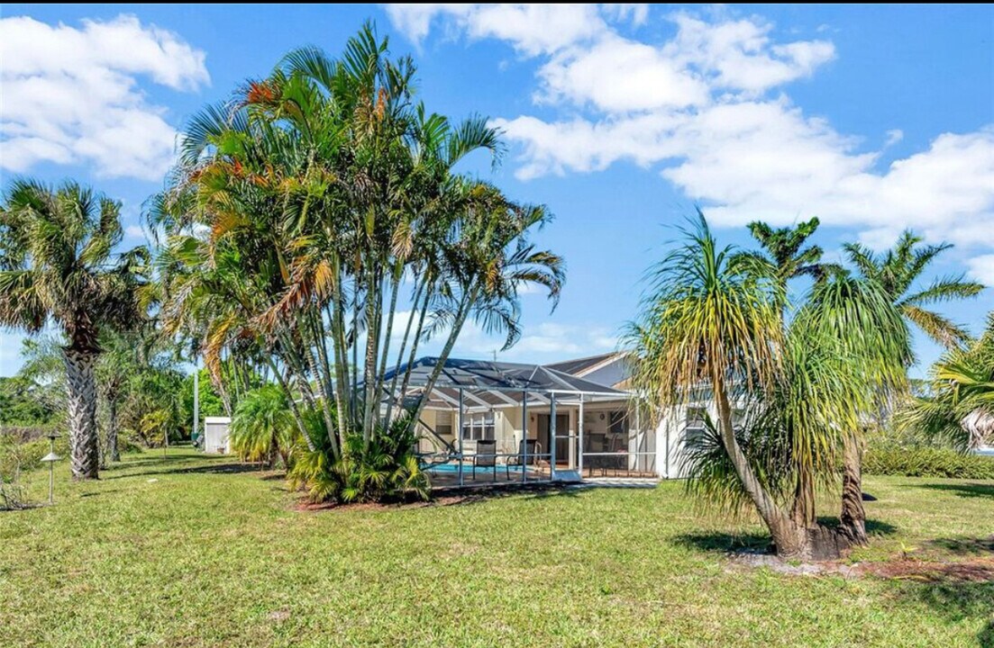 4504 Paleo Pines Cir in Fort Pierce, FL - Building Photo