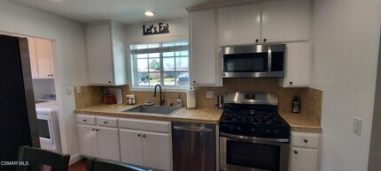 2250 Magnolia St in Simi Valley, CA - Building Photo - Building Photo