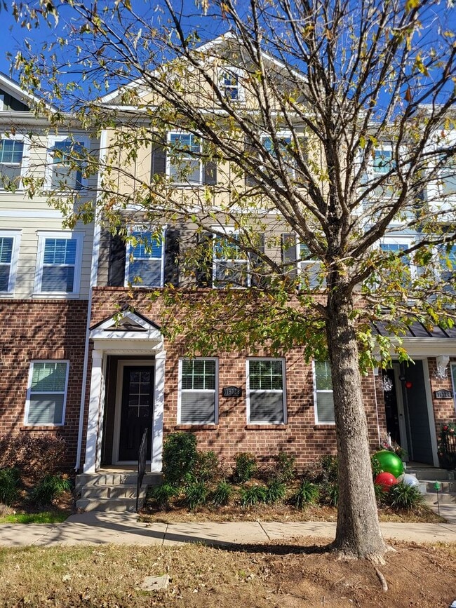 property at 16728 Summers Walk Blvd