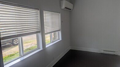 169 2nd St in Glendale, OR - Foto de edificio - Building Photo