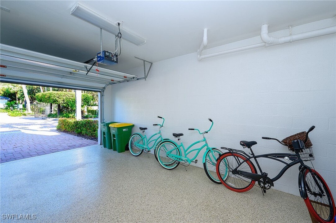 2371 Ravenna Blvd in Naples, FL - Foto de edificio