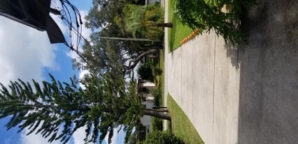 1485 N Peninsula Dr in Daytona Beach, FL - Building Photo - Building Photo