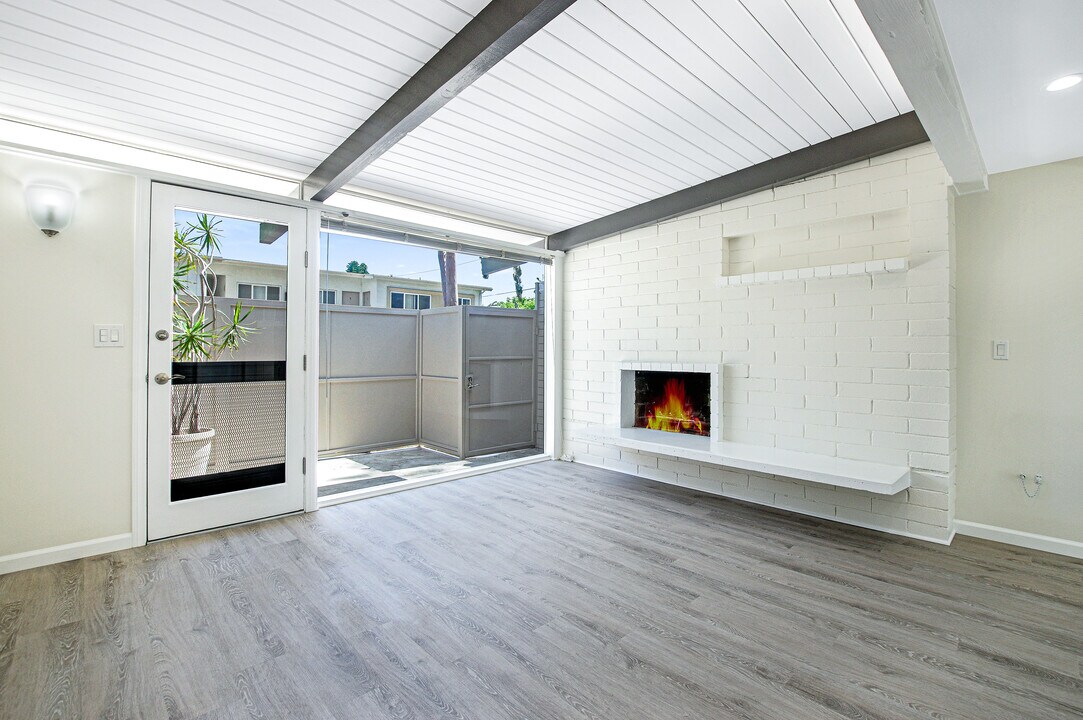 11305 Gladwin St in Los Angeles, CA - Foto de edificio