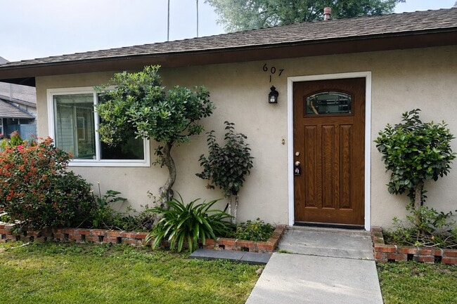 607 N Mar Vista Ave, Unit 1 in Pasadena, CA - Building Photo - Building Photo