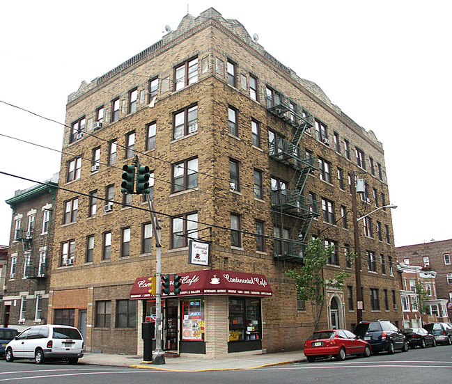 West Broadway Condos in West New York, NJ - Building Photo - Building Photo