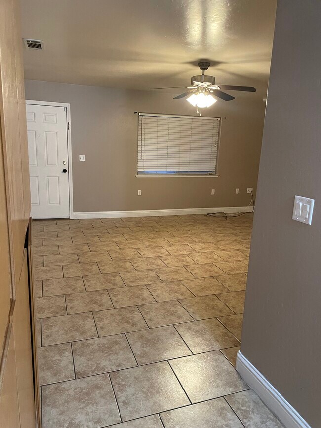 2735 Bettis Ave in Wasco, CA - Building Photo - Building Photo