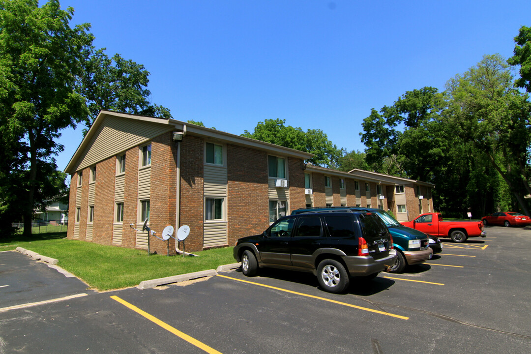 Browns Court Apartments in Lake Mills, WI - Building Photo