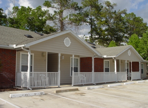 Magnolia Manor in Gainesville, FL - Building Photo