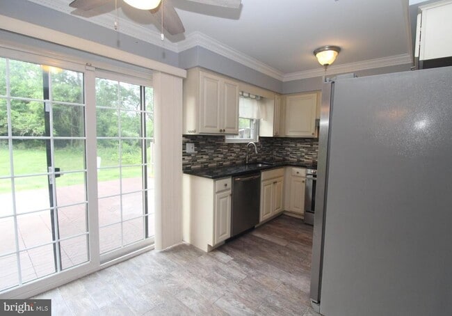 19 Emily Ct in Trenton, NJ - Building Photo - Building Photo
