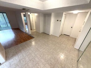 3670 Inverrary Dr in Lauderhill, FL - Building Photo - Building Photo