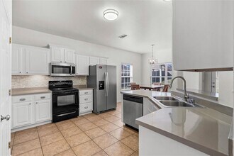 421 Kate Dr in Centerton, AR - Building Photo - Building Photo