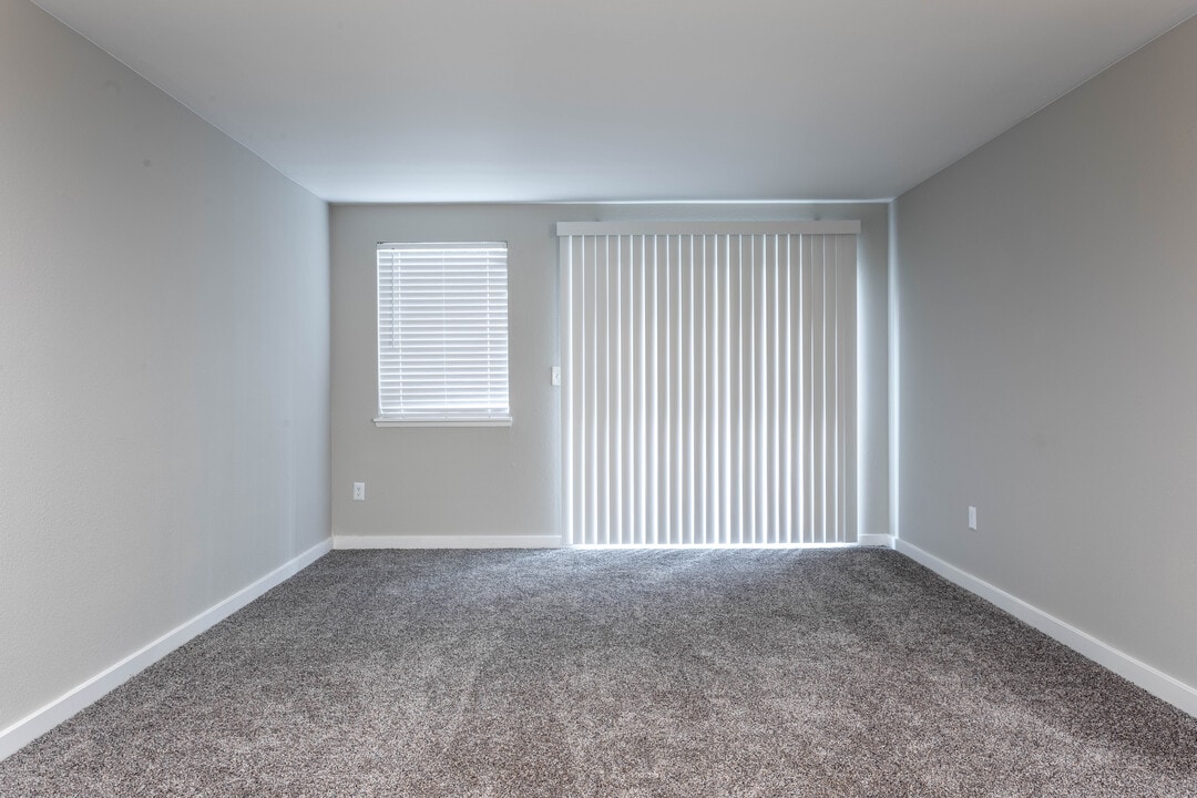 Alcove in Seattle, WA - Building Photo