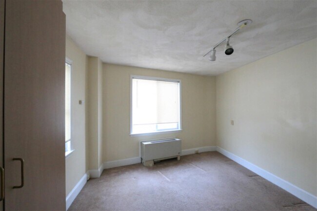 8 Mount Auburn St, Unit 2 in Cambridge, MA - Building Photo - Building Photo