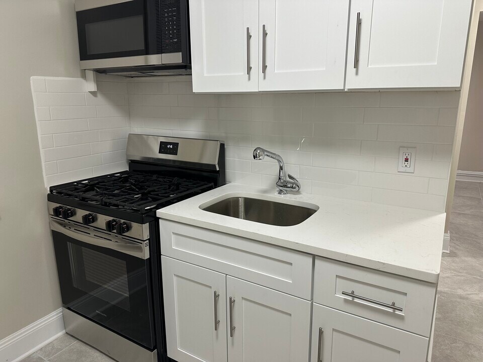 411 15th St in Union City, NJ - Building Photo