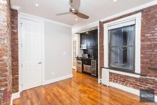 410 E 13th St in New York, NY - Building Photo