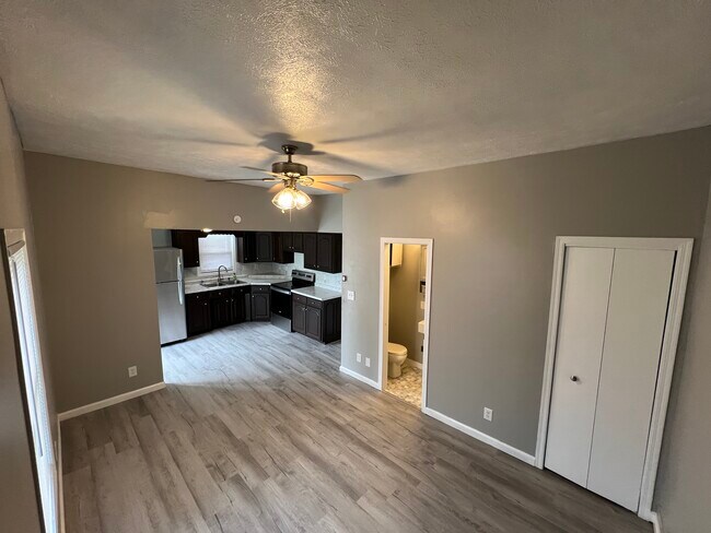 662 E Jefferson St in Franklin, IN - Building Photo - Building Photo