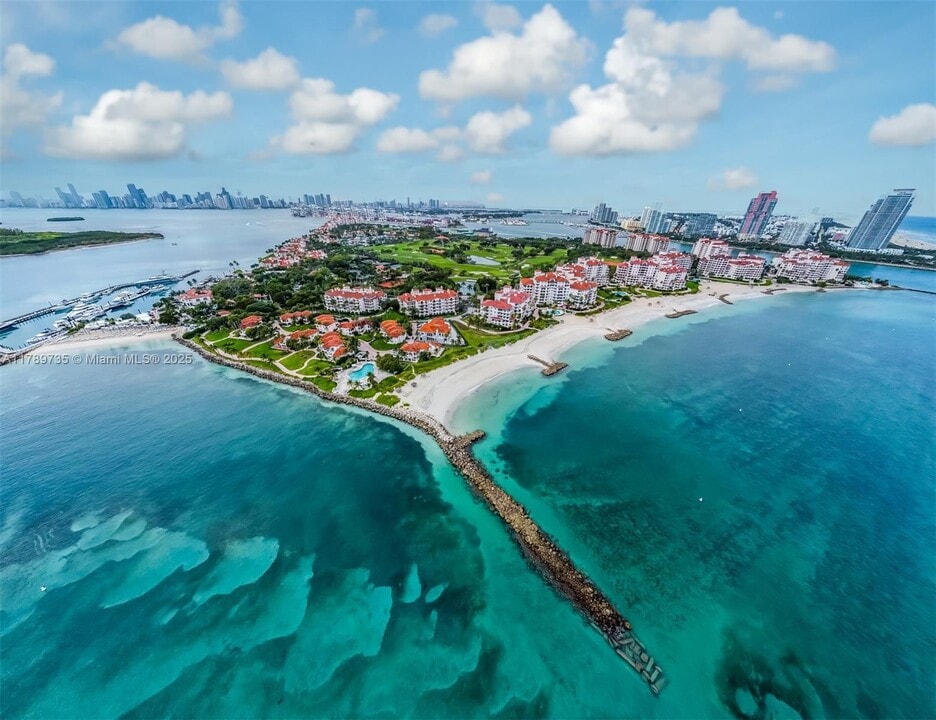 19237 Fisher Island Dr, Unit # 19237 in Miami, FL - Building Photo