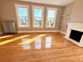 69 S Pleasant St in Amherst, MA - Building Photo