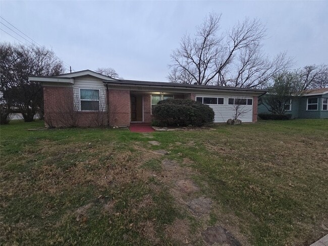 1818 E Lovers Ln in Arlington, TX - Building Photo - Building Photo