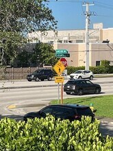 406 Lakeside Dr in Margate, FL - Building Photo - Building Photo