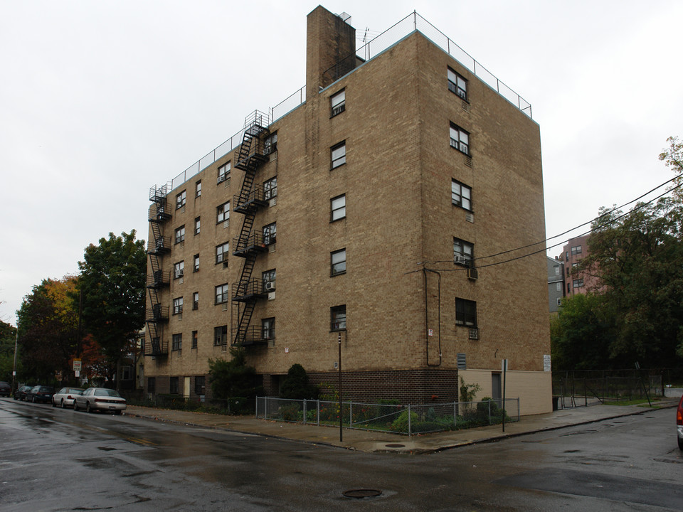 505 Van Cortlandt Park Ave in Yonkers, NY - Building Photo