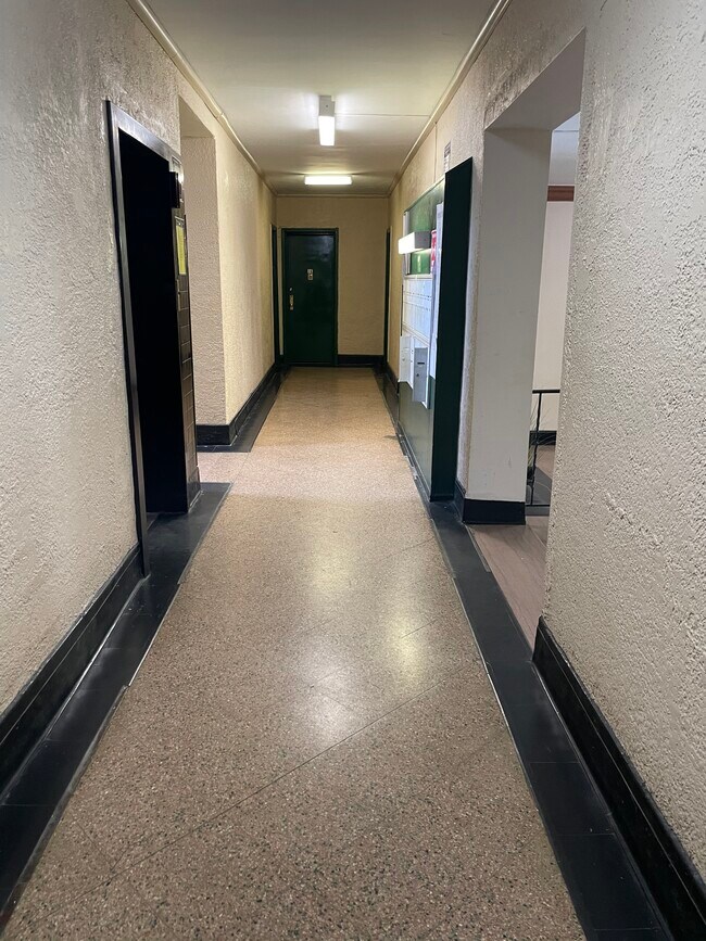 75 White Oak St Apartments and Nearby New Rochelle Apartments For Rent